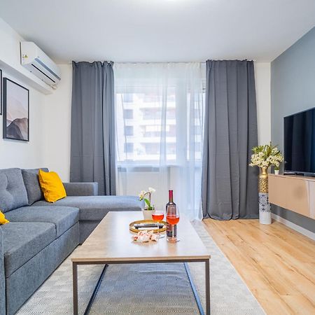 Spacious Newly Renovated 2Br Apartments With Balcony Bucarest Esterno foto