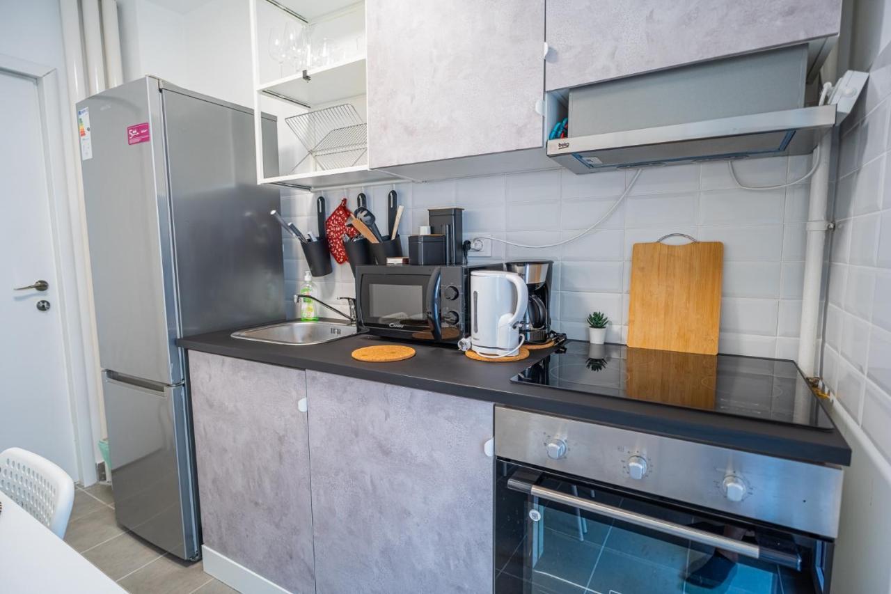 Spacious Newly Renovated 2Br Apartments With Balcony Bucarest Esterno foto