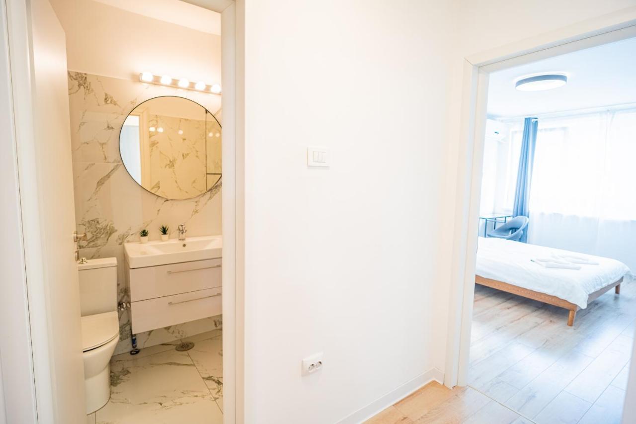 Spacious Newly Renovated 2Br Apartments With Balcony Bucarest Esterno foto