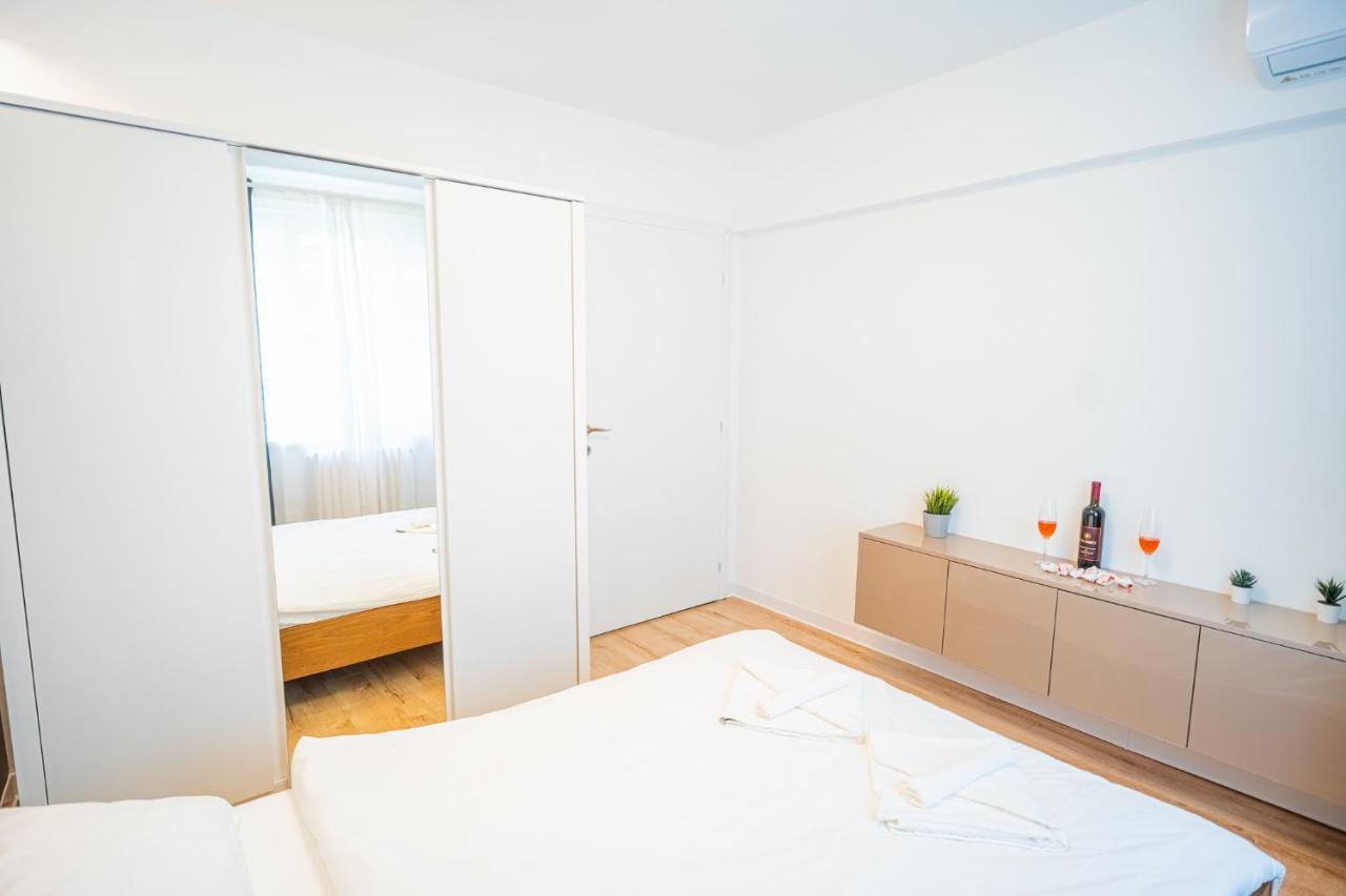 Spacious Newly Renovated 2Br Apartments With Balcony Bucarest Esterno foto