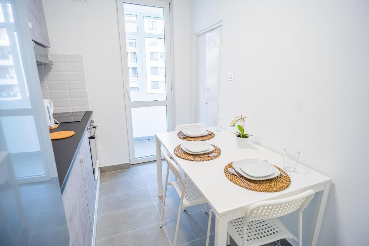 Spacious Newly Renovated 2Br Apartments With Balcony Bucarest Esterno foto