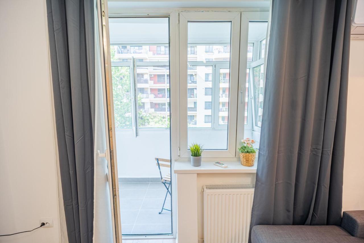 Spacious Newly Renovated 2Br Apartments With Balcony Bucarest Esterno foto