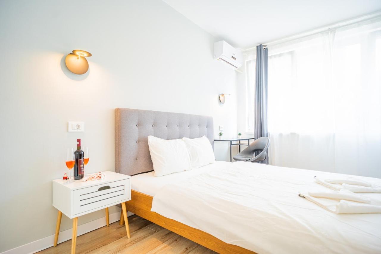 Spacious Newly Renovated 2Br Apartments With Balcony Bucarest Esterno foto