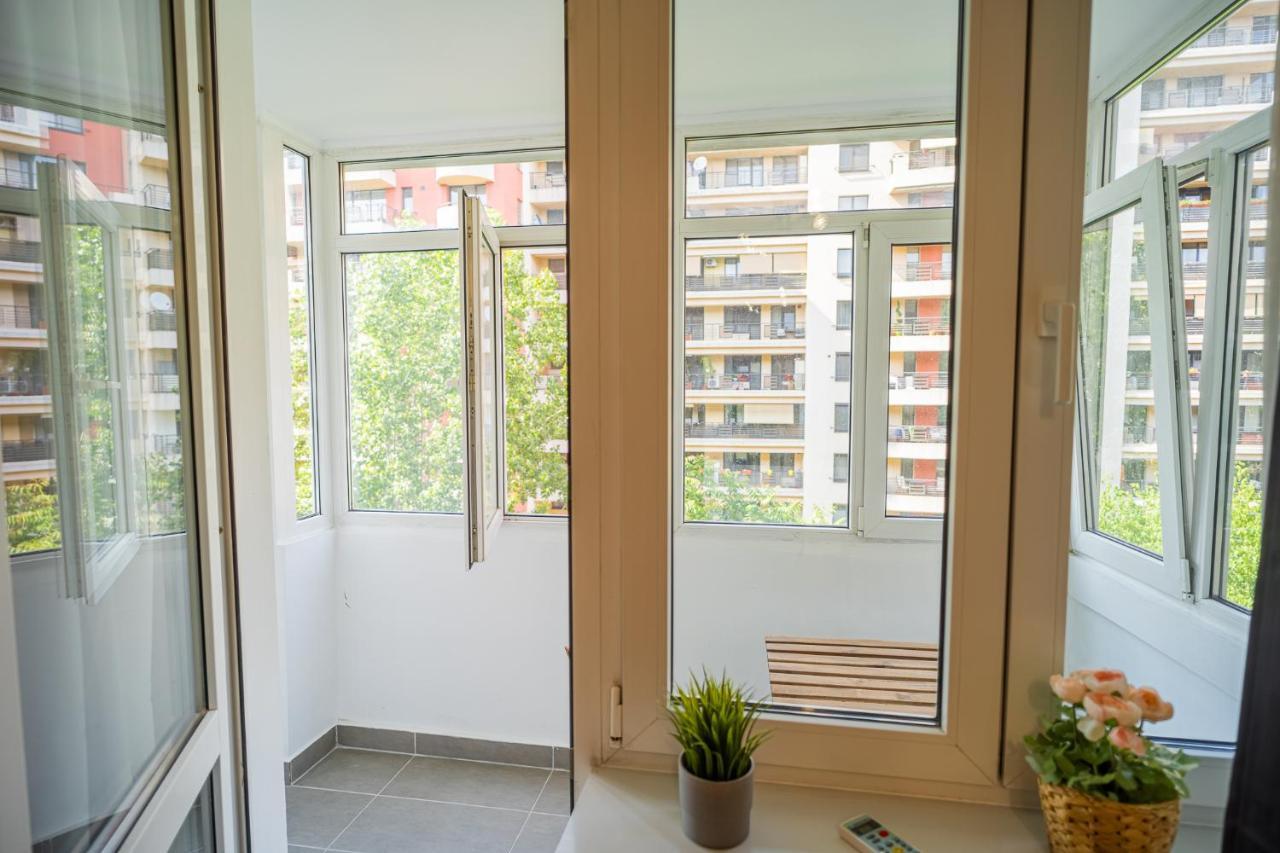 Spacious Newly Renovated 2Br Apartments With Balcony Bucarest Esterno foto