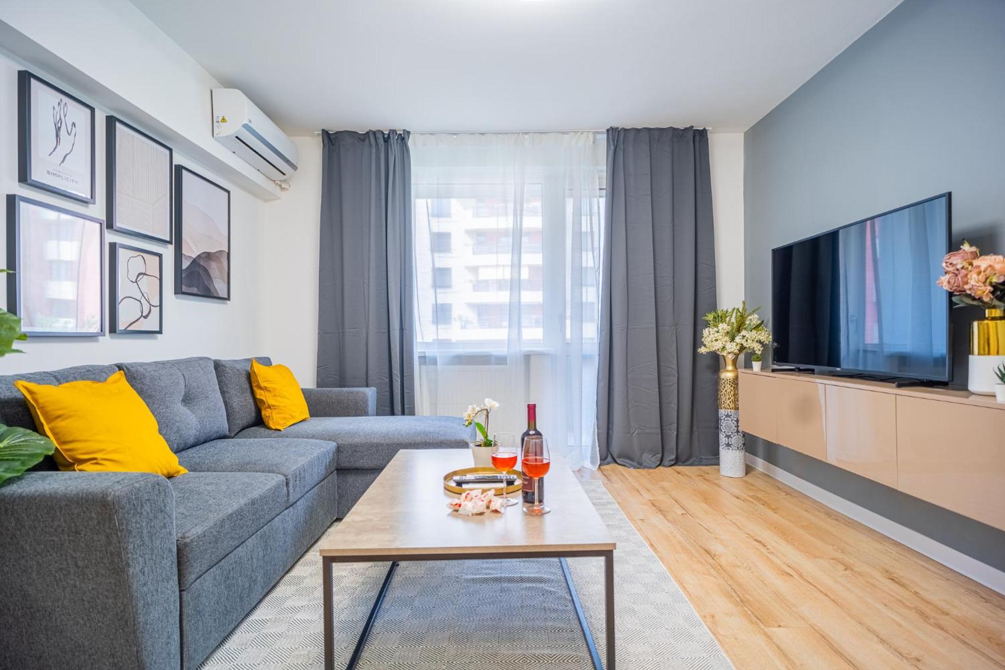 Spacious Newly Renovated 2Br Apartments With Balcony Bucarest Esterno foto