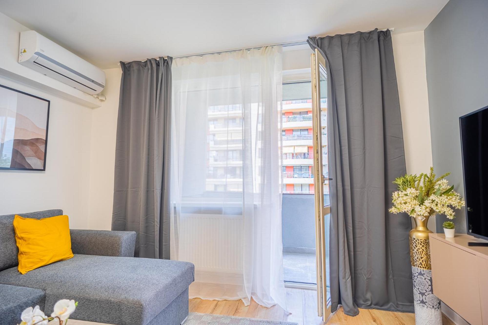 Spacious Newly Renovated 2Br Apartments With Balcony Bucarest Esterno foto