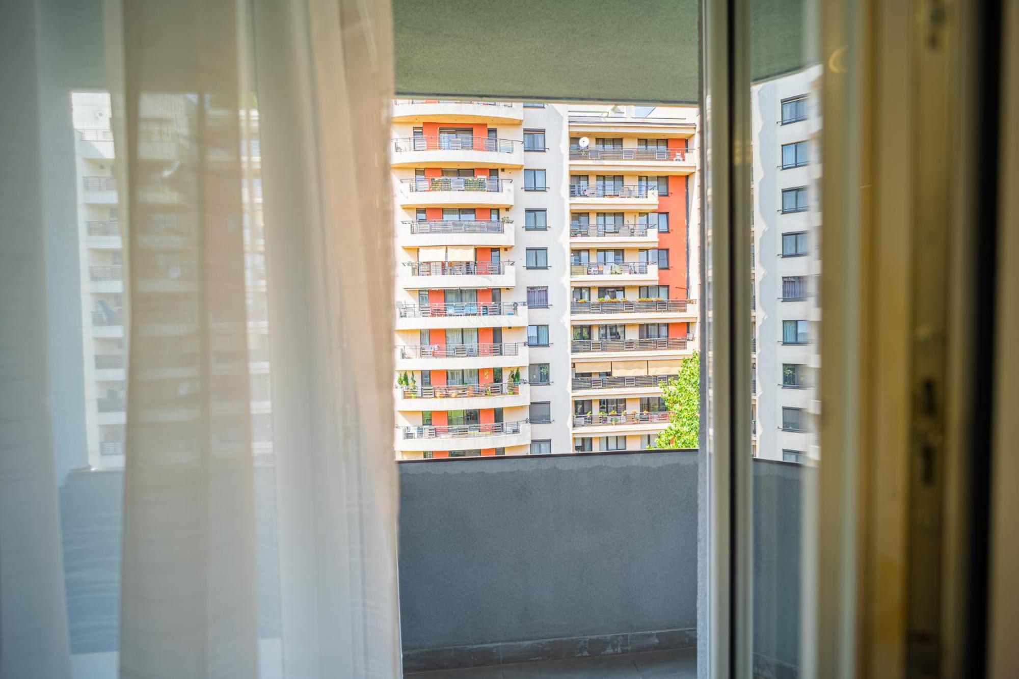 Spacious Newly Renovated 2Br Apartments With Balcony Bucarest Esterno foto