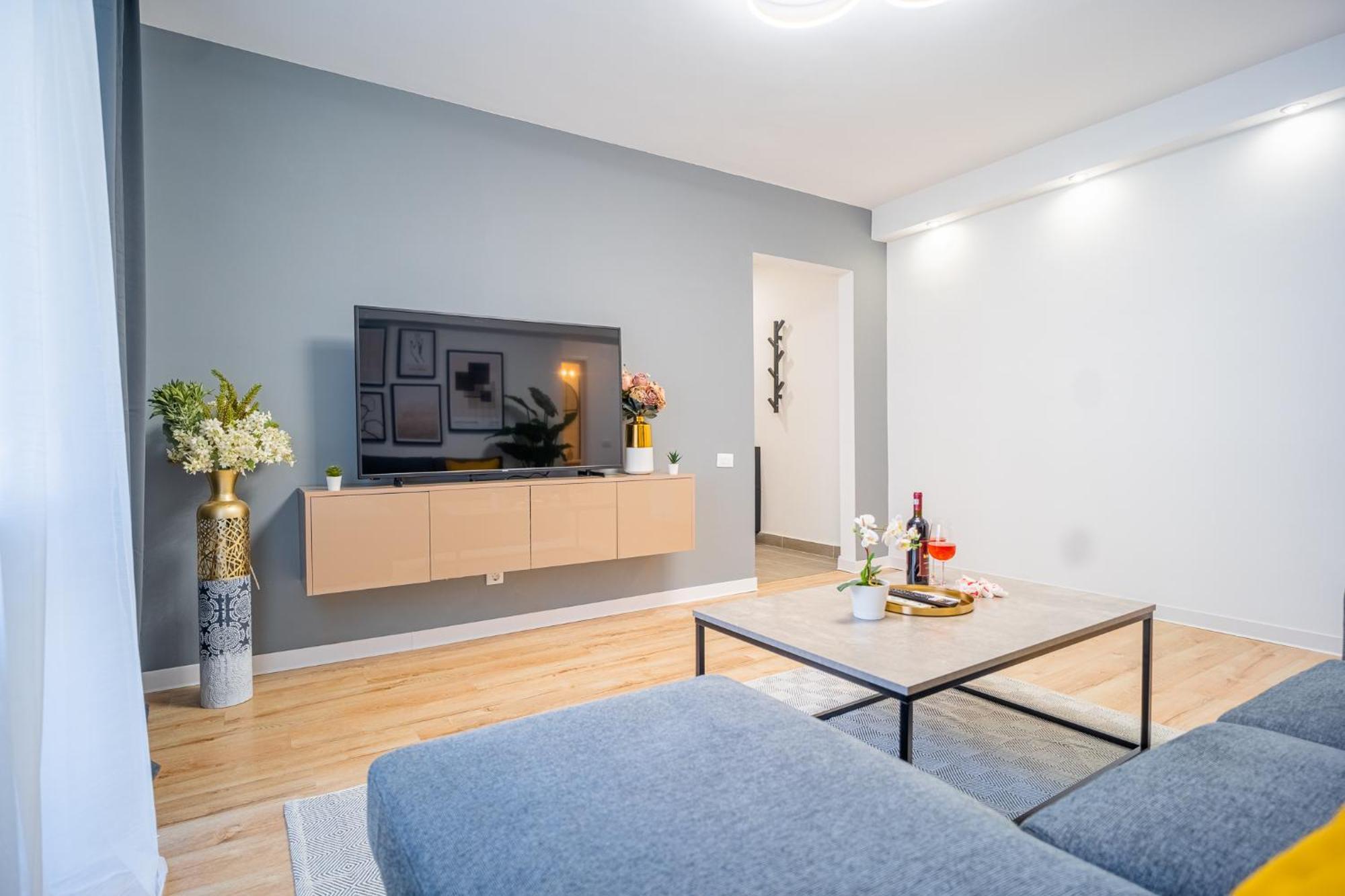 Spacious Newly Renovated 2Br Apartments With Balcony Bucarest Esterno foto