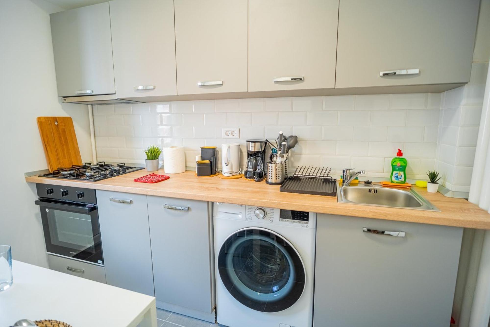 Spacious Newly Renovated 2Br Apartments With Balcony Bucarest Esterno foto