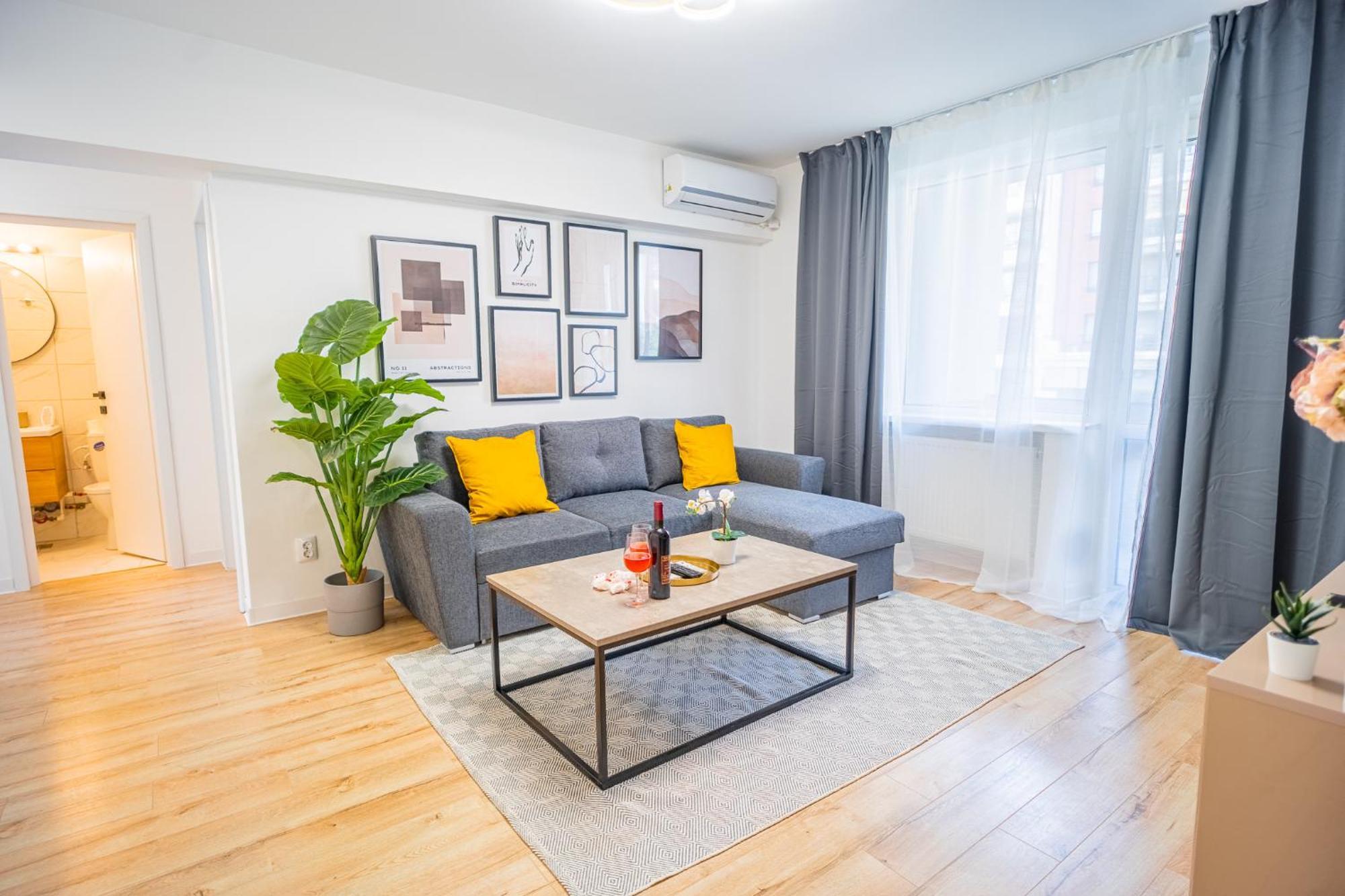 Spacious Newly Renovated 2Br Apartments With Balcony Bucarest Esterno foto