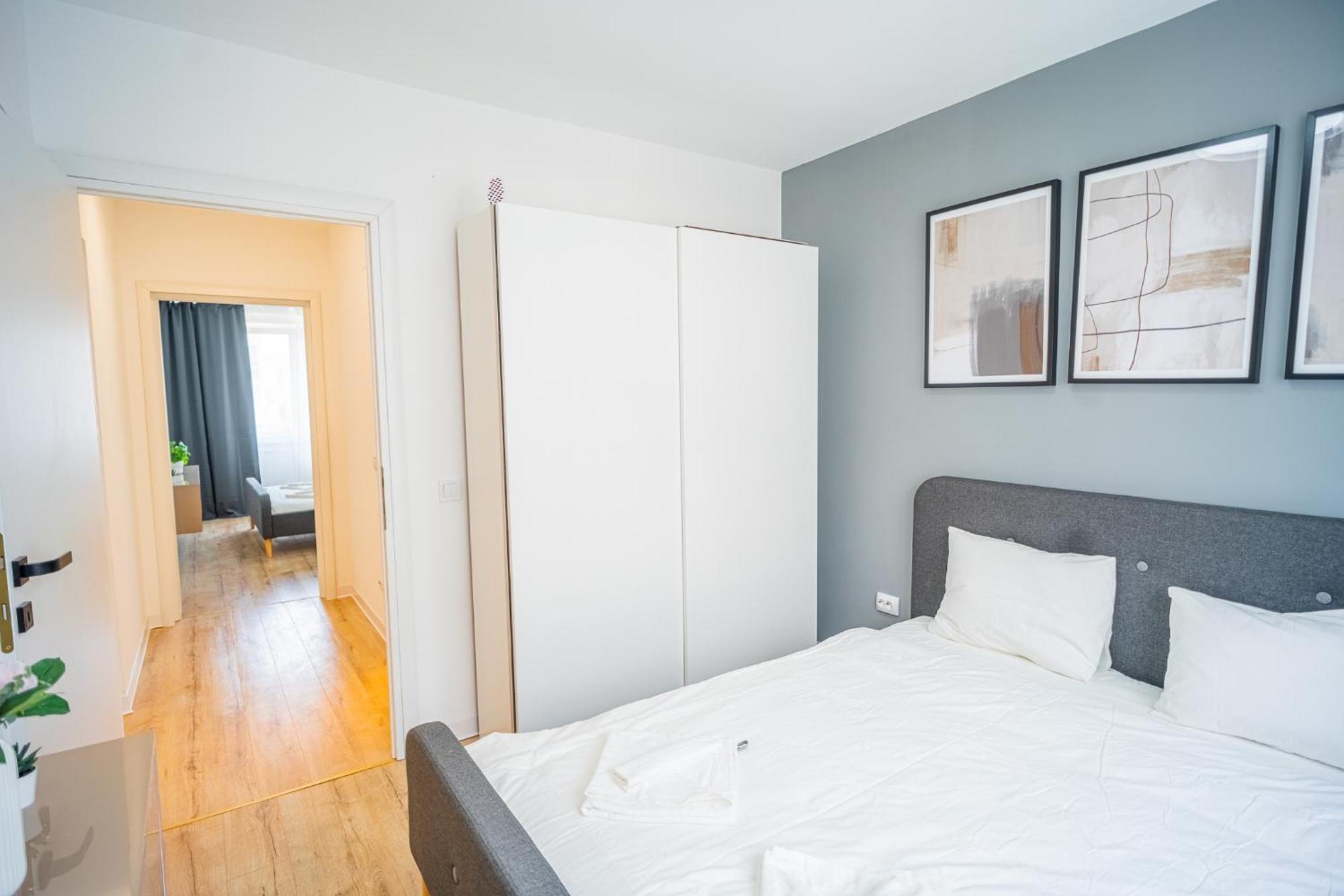 Spacious Newly Renovated 2Br Apartments With Balcony Bucarest Esterno foto