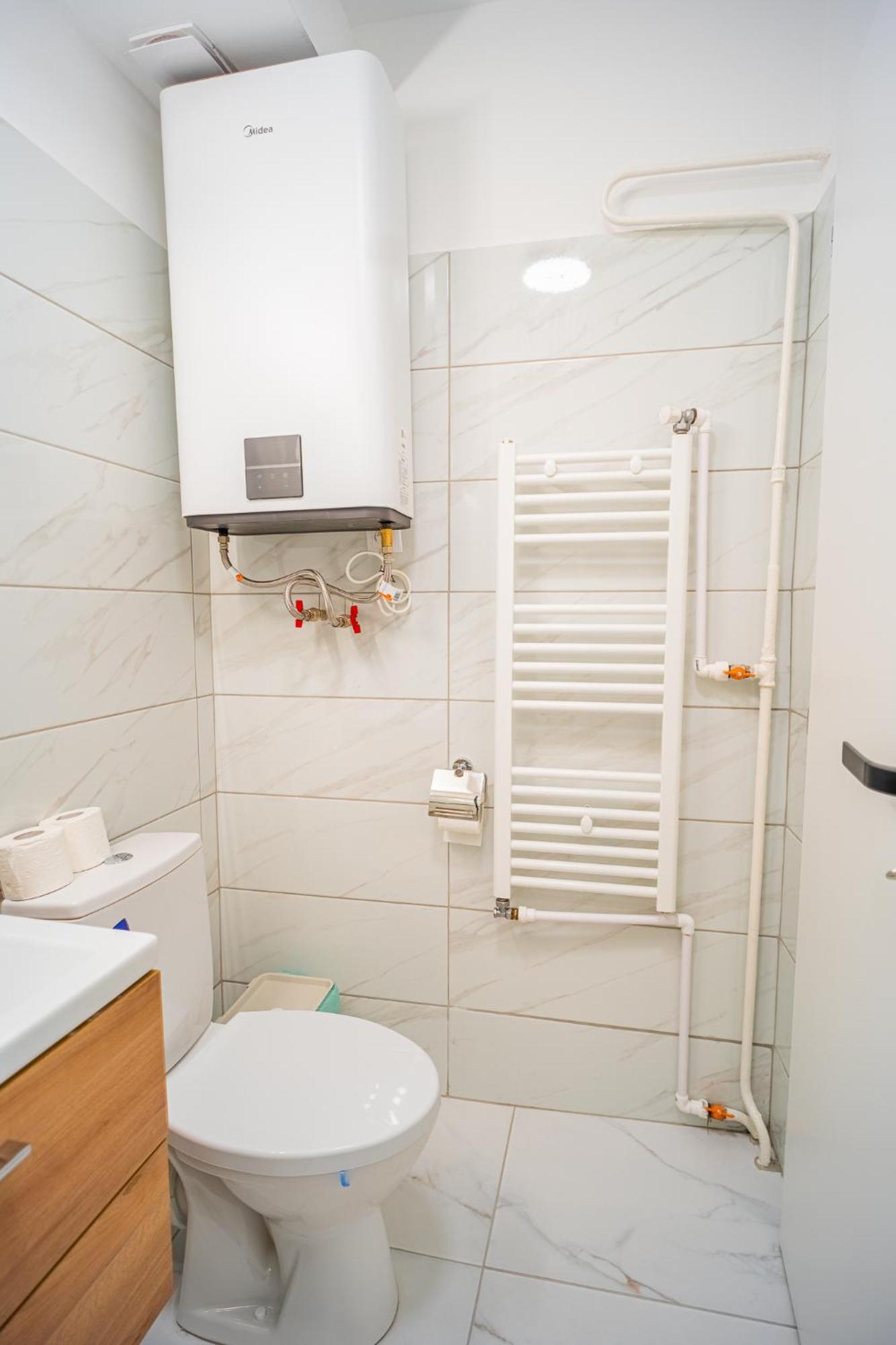 Spacious Newly Renovated 2Br Apartments With Balcony Bucarest Esterno foto